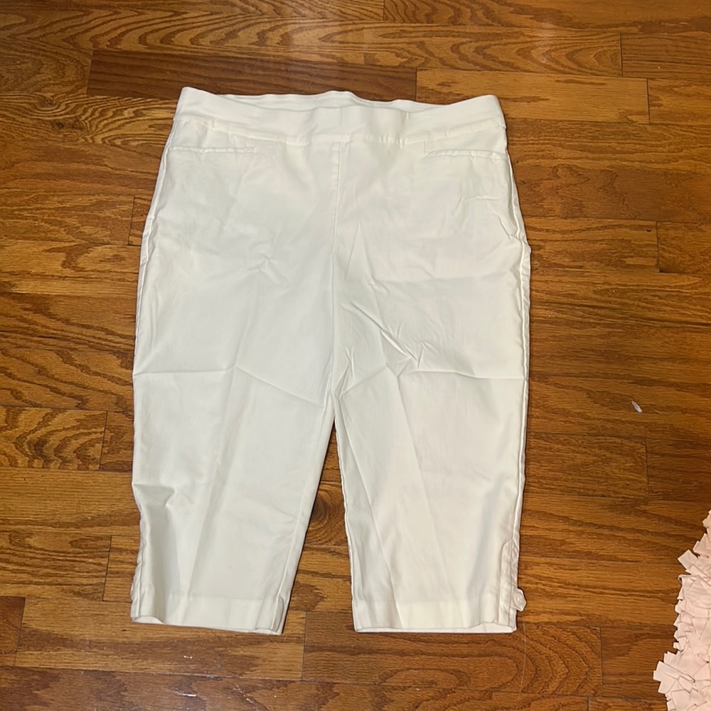 Chicos white crops size 3 (14 plus).